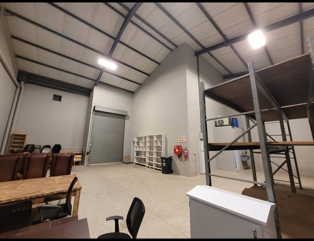 302M² WAREHOUSE TO LET IN STIKLAND INDUSTRIAL